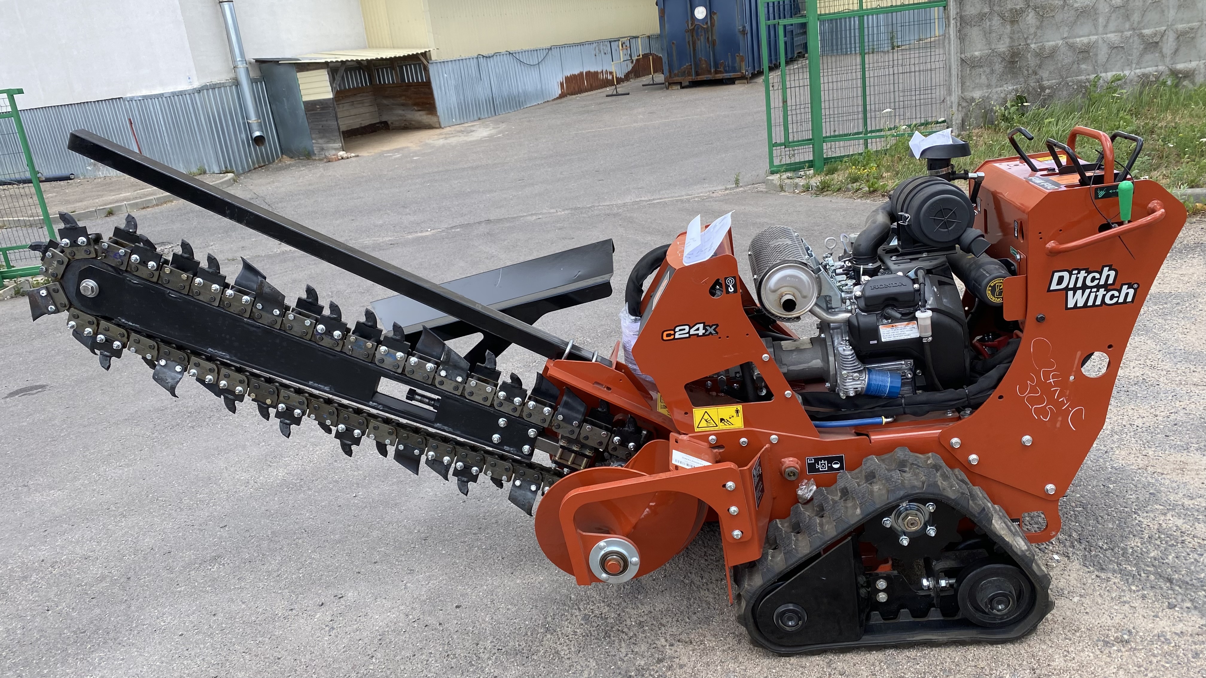 Траншеекопатель Ditch Witch